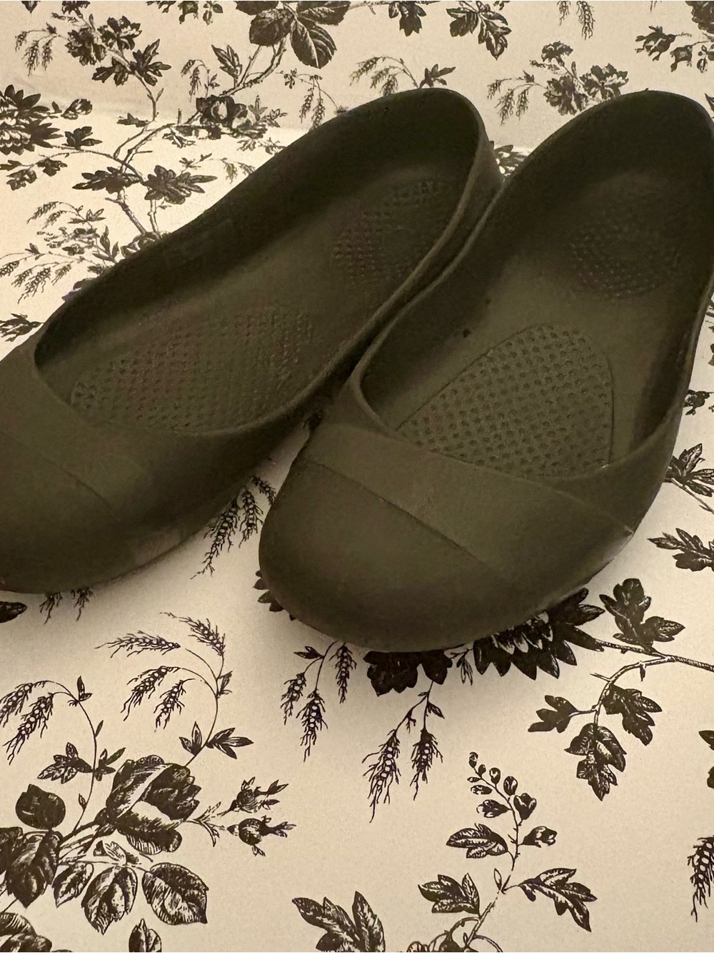 CROCS Women’s Olive Green Flats Loafers